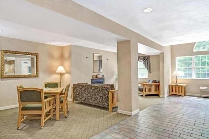 Room 4 of 5