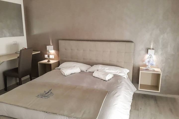 Room 6 of 39