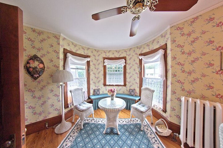 Room 10 of 25