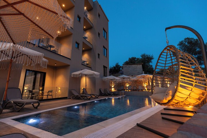 Pool 68 of 95