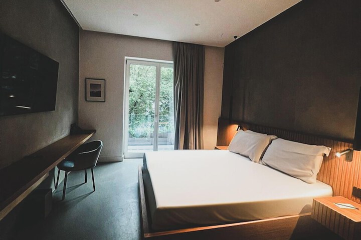 Room 48 of 77