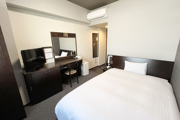 Room 8 of 35