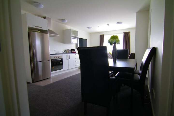Room 27 of 76