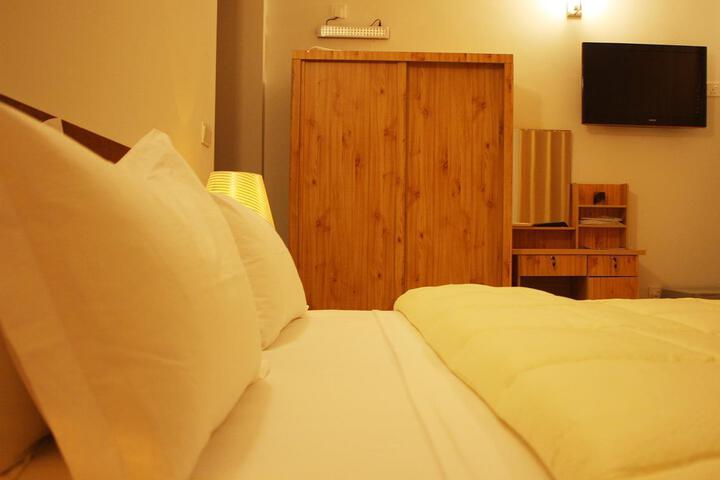 Room 2 of 7