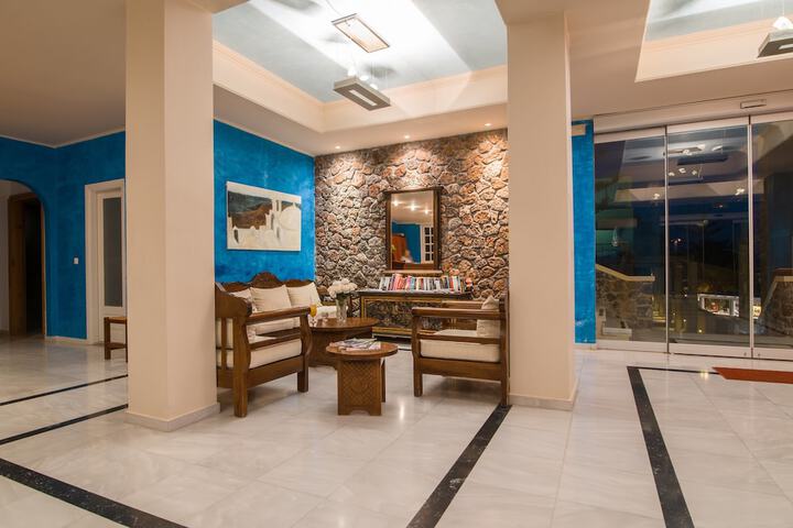 Hotel Interior 5 of 131