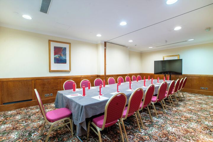 Business Center 141 of 146