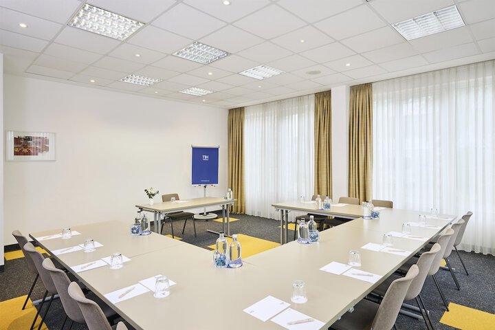 Business Center 26 of 28