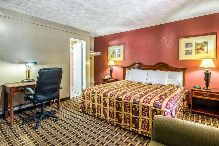 1 King Bed (2 of 12)