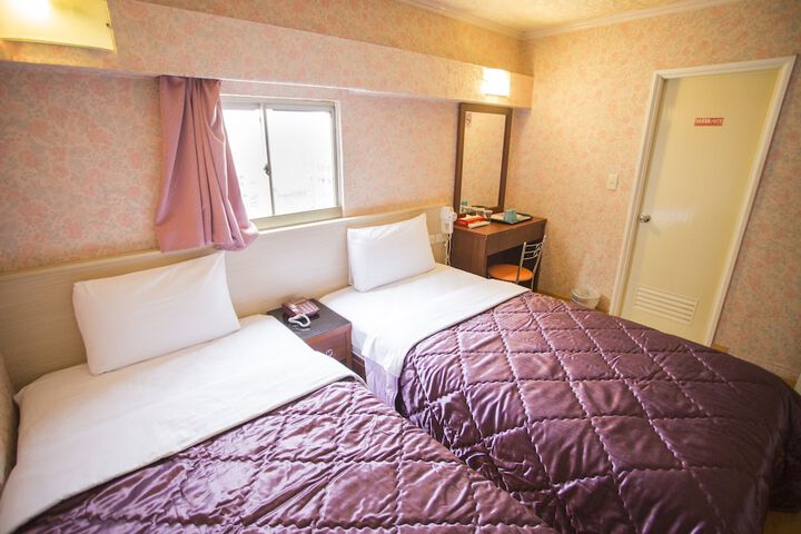 Room 6 of 38