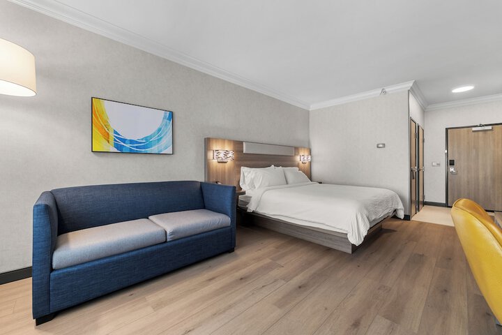 Room 4 of 85