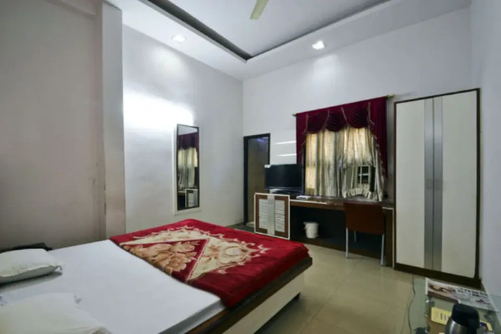 Room 4 of 13