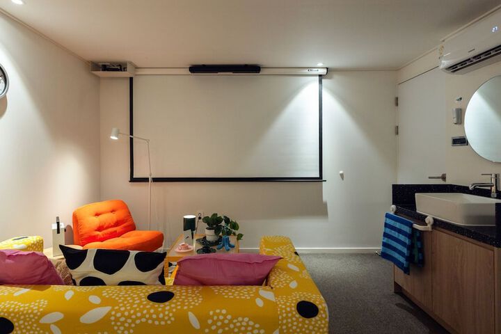 Room 72 of 177