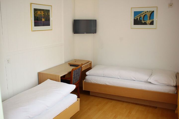 Room 6 of 69