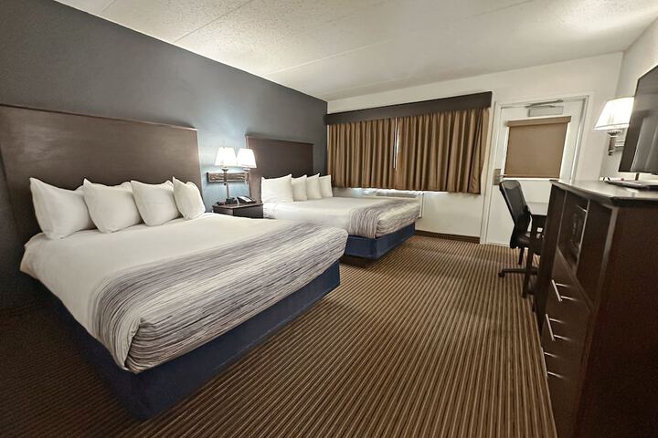 2 Queen Beds (15 of 31)
