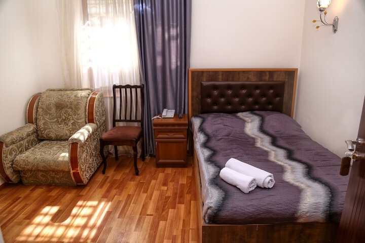 Room 3 of 34