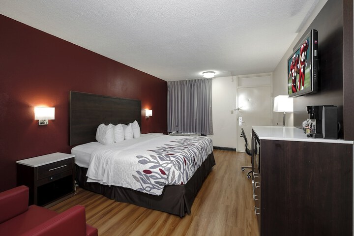 ADA Accessible Deluxe King (21 of 27)
