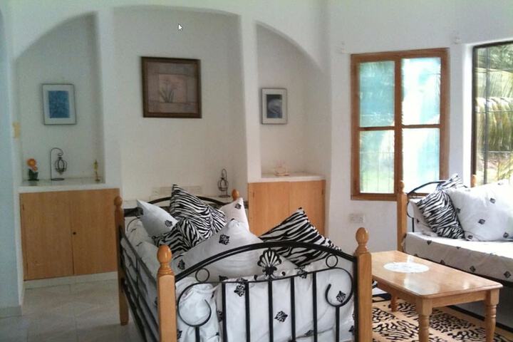 Room 5 of 11
