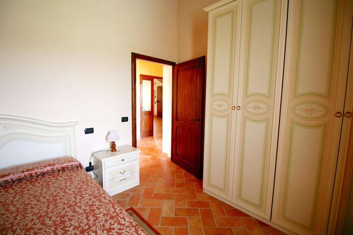 Room 27 of 186