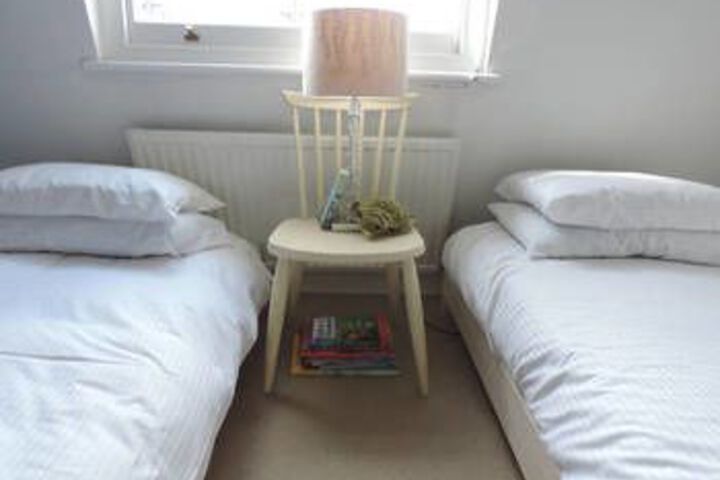 Room 7 of 28