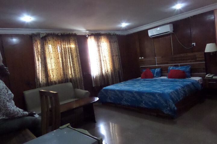 Room 20 of 33