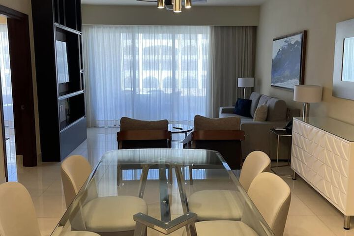 Room 12 of 108