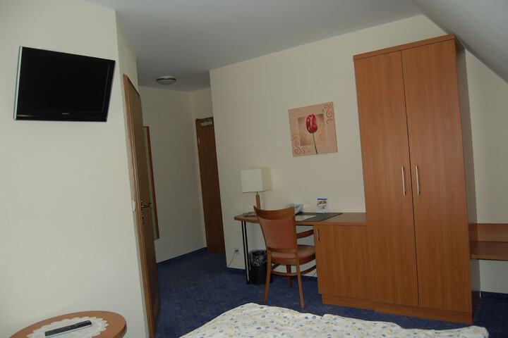 Room 10 of 92