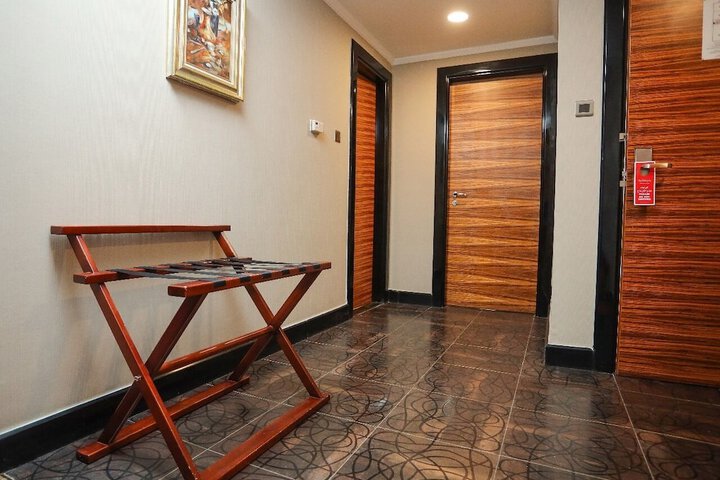 Room 5 of 16