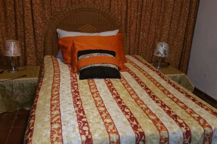 Room 4 of 9