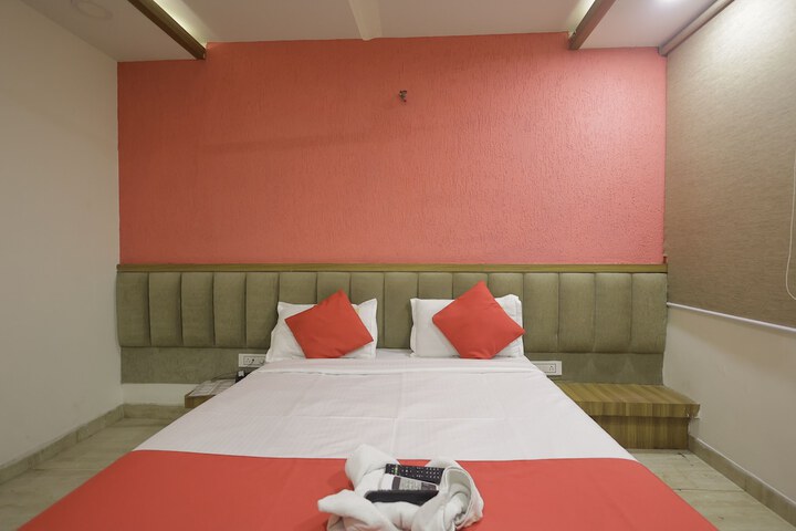 Room 10 of 18