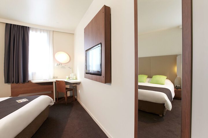 Room 6 of 45