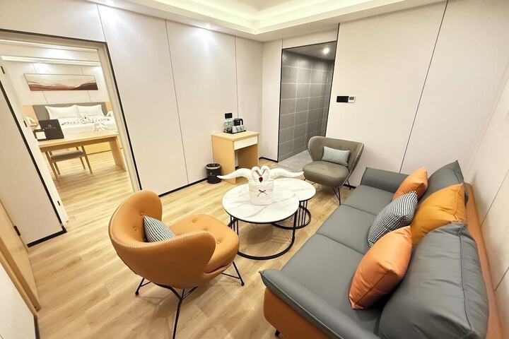 Room 18 of 32