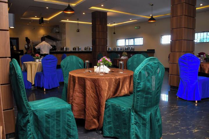 Dining 15 of 20