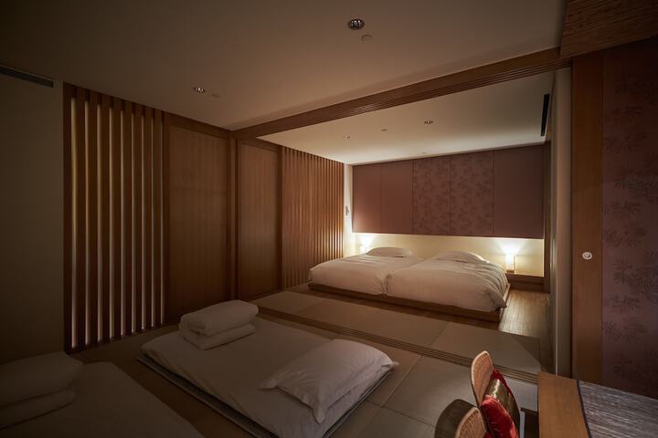 Room 8 of 110