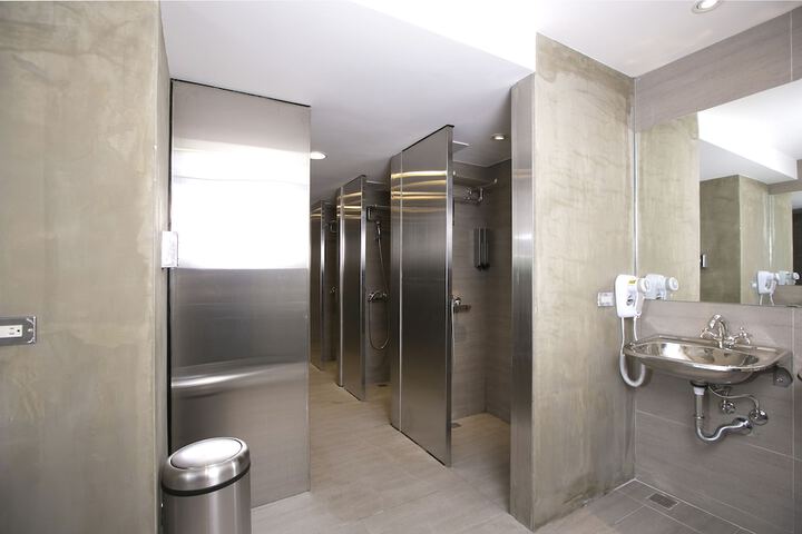 Room 42 of 114