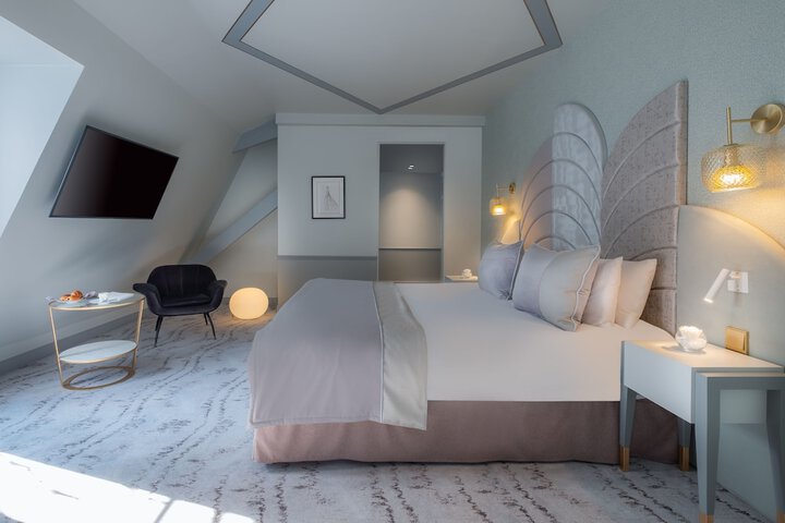 Room 10 of 70