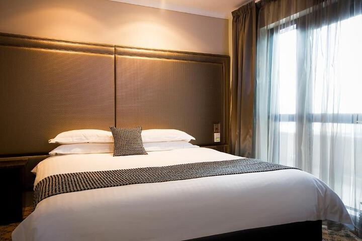 Room 15 of 93