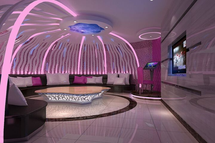 Lounge 34 of 41