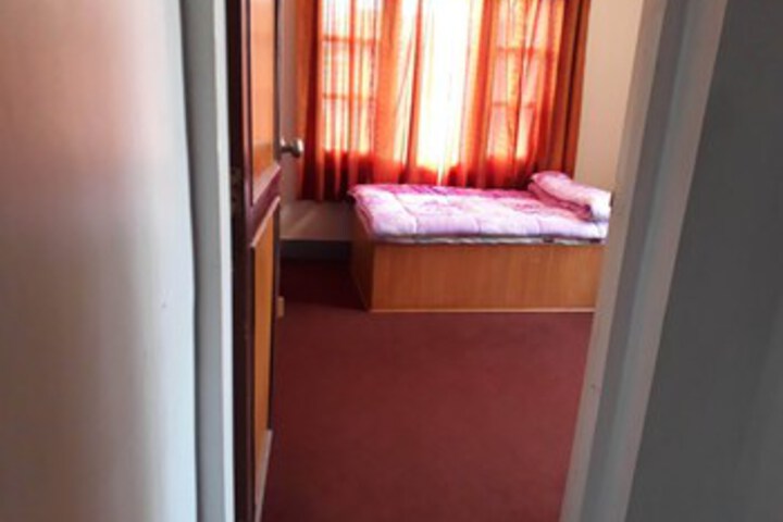 Room 11 of 25