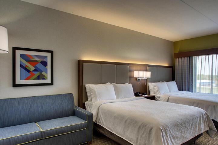 2 Queen Beds Leisure (10 of 17)
