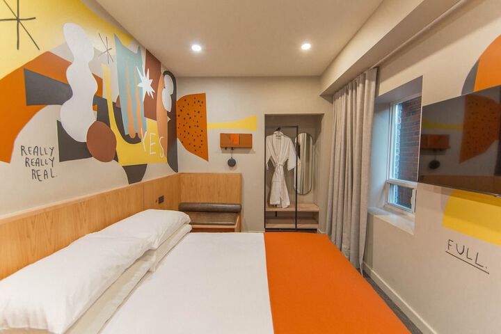 Room 3 of 63
