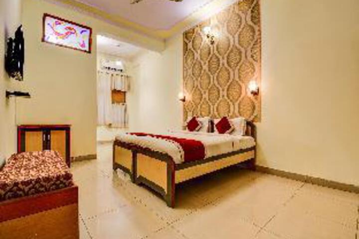 OYO 22110 Gem City Inn