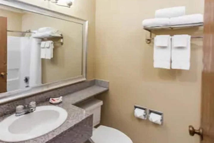 2 Double Beds Accessible (9 of 13)