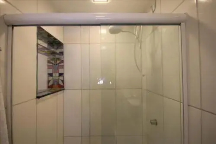 Room 8 of 10