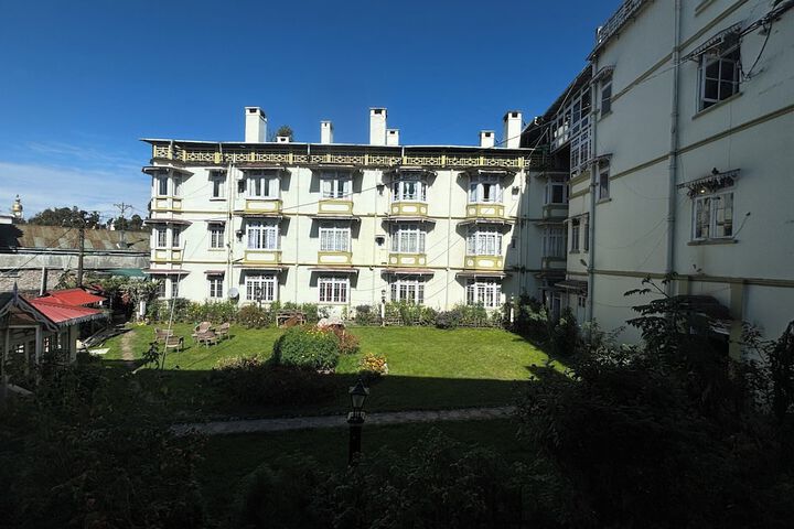 Goroomgo Pineridge Hotel Darjeeling