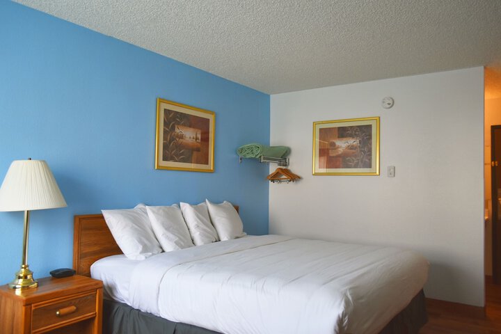 Room 12 of 33