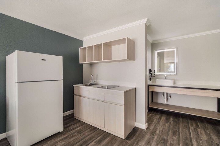 Standard | King Bed (4 of 16)