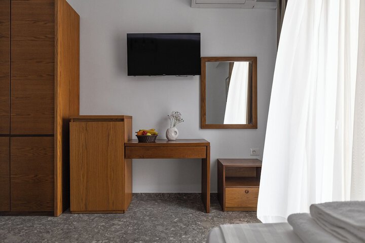 Room 15 of 25