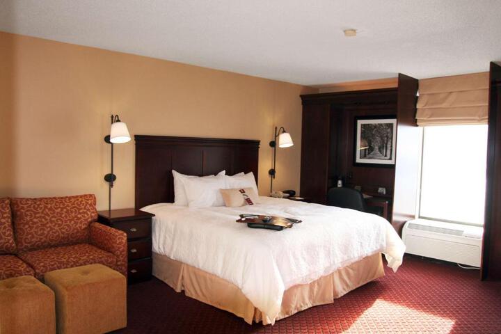 1 King Bed (6 of 10)