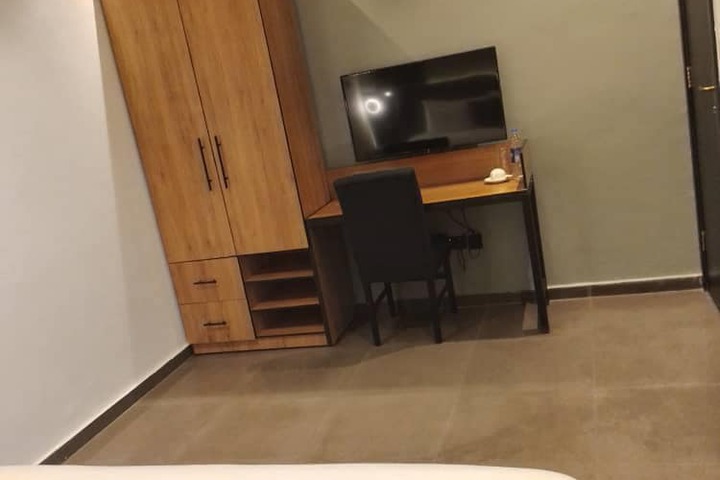 Room 12 of 19