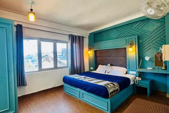 Room 8 of 16